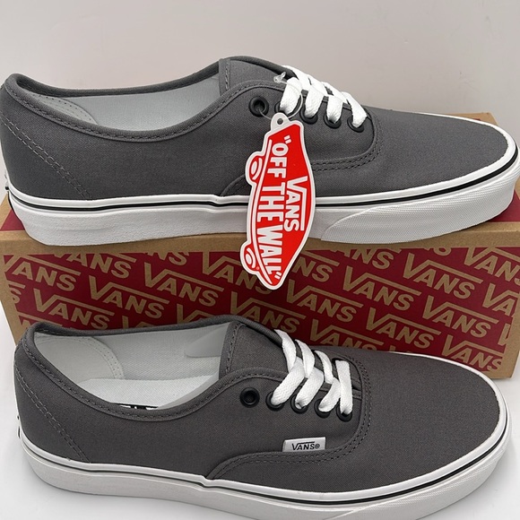 Vans • WMNS Authentic Pewter/Black
VN000JRAPBQ
Sneakers - Picture 2 of 16